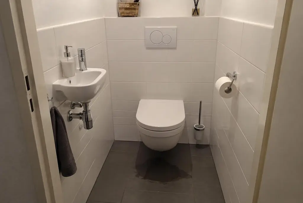 Lekdetectie Wekerom – natte vloer bij een toilet